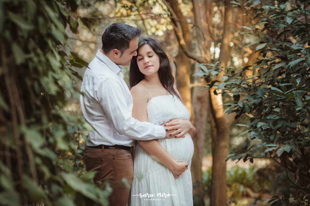 Sesión de fotos de embarazo en exterior en Alcalá de Henares, Madrid